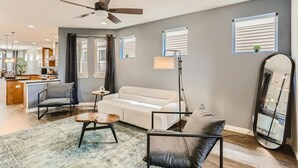 Smart TV, fireplace, table football, stereo - Trendy Denver - Fireplace/Game Room (Denver)