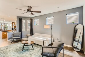 Smart-TV, peis, fotballspill og stereoanlegg