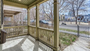 Property grounds - Trendy Denver - Fireplace/Game Room (Denver)
