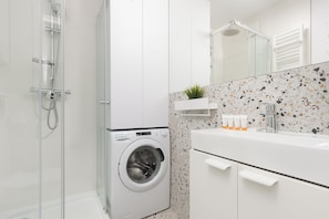 Shower, towels