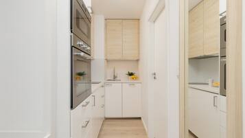 Lò vi sóng, dụng cụ nấu nướng/bát dĩa/dao nĩa