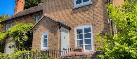 Classic-feriehus - privat badeværelse | Udendørsområde