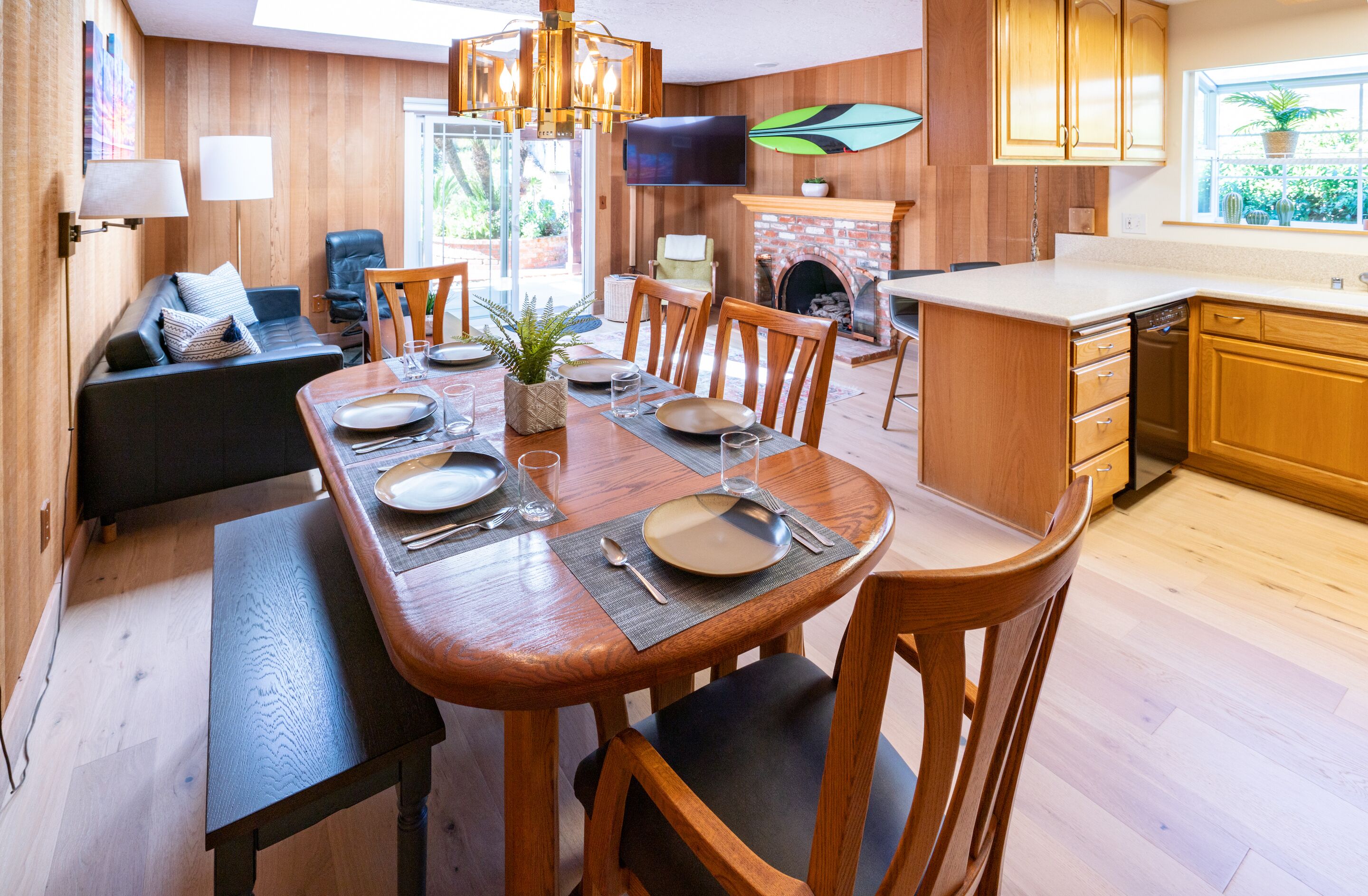 Walk to Beach - Private Hot Tub + Ideal Location