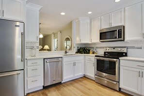 Fridge, microwave, oven, stovetop - 3 Bedroom 2.5 bath end unit Townhome in The Salt Pond Community near Bethany Beach (Bethany Beach)