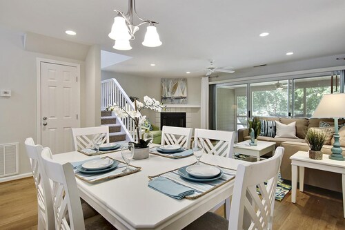 3 Bedroom 2.5 bath end unit Townhome in The Salt Pond Community near Bethany Beach