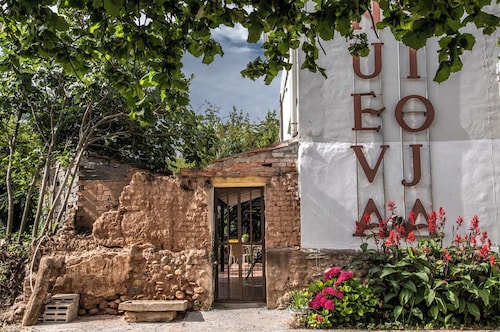 A garden among the vineyards, for 4