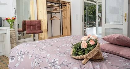 A garden among vineyards, for 2