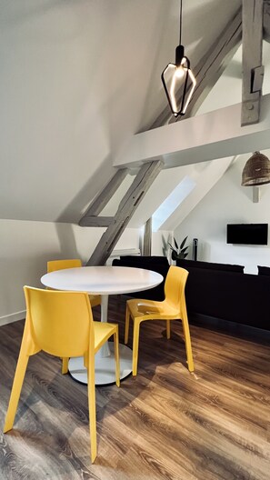 Dining - RhizHome - City center, spacious apartment (Auxerre)