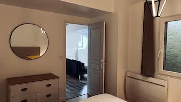 1 chambre, fer et planche Ă repasser, Wi-Fi gratuit, draps fournis