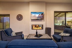 Lobby - Gorgeous Vacation Home, Single Level - Close to Hiking, Htd Pool (Phoenix)