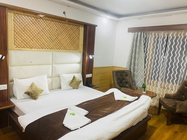 Kahden hengen deluxe-huone | Työpöytä, pimennysverhot, äänieristys, ilmainen Wi-Fi