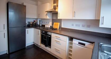 Spacious 2 bed family house with garden situated between Salisbury and Amesbury.