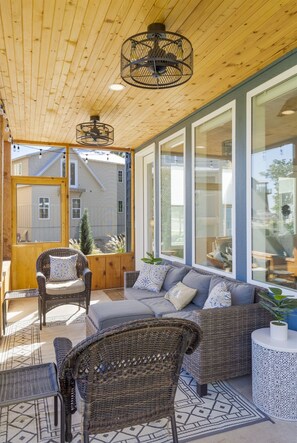 Terrace/patio - Lakeside Retreat, hot tub & Com Pool, Boat Slip Available (Vinita)