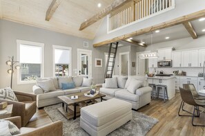 Smart TV, fireplace - Lakeside Retreat, hot tub & Com Pool, Boat Slip Available (Vinita)