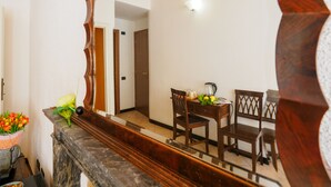 Basic Room, Non Smoking | Cribs (surcharge), WiFi (free), bed sheets - Macaia Village Life Rooms with AC (Vernazza)