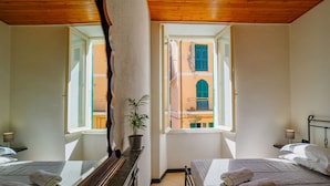 Basic Room, Non Smoking | Cribs (surcharge), WiFi (free), bed sheets - Macaia Village Life Rooms with AC (Vernazza)