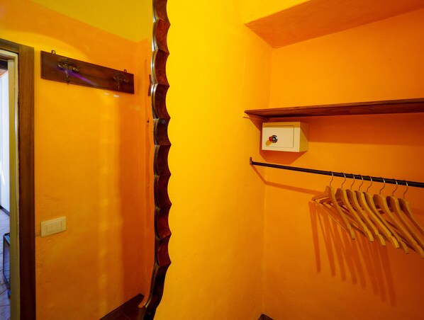 Chambre de base | Garde-robe