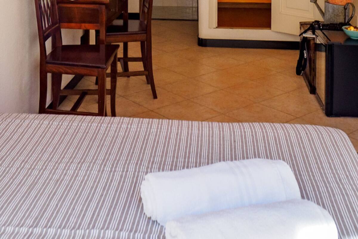 Basic Room, Non Smoking | Cribs/infant beds, free WiFi, bed sheets