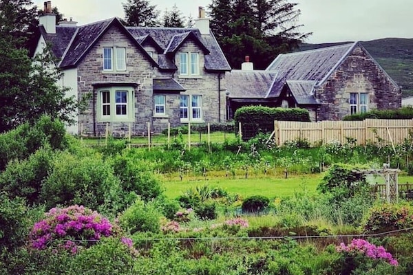 Belmont House and Belmont Chapel Cottage