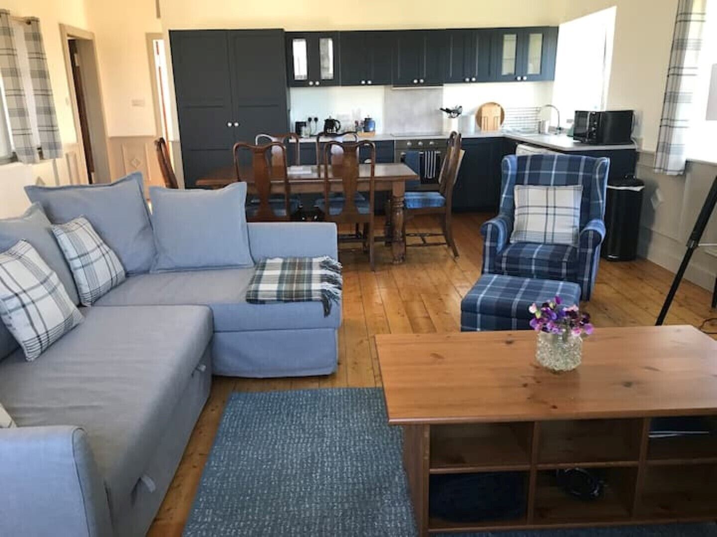 Belmont Chapel Cottage, 2 bed in Acharacle with stunning views of Loch Shiel