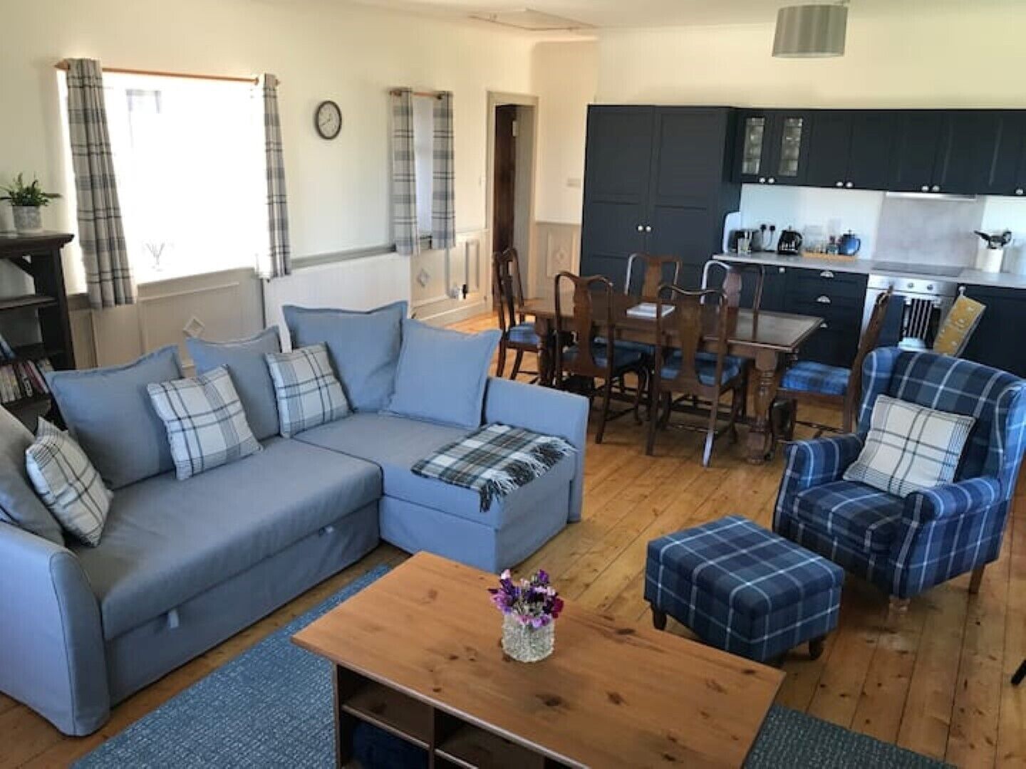 Belmont Chapel Cottage, 2 bed in Acharacle with stunning views of Loch Shiel