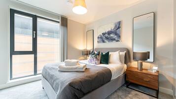 Luxury Apartment | 2 bedrooms, iron/ironing board, free WiFi