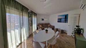 Dining - Central apartment with all kinds of services nearby (Fuengirola)