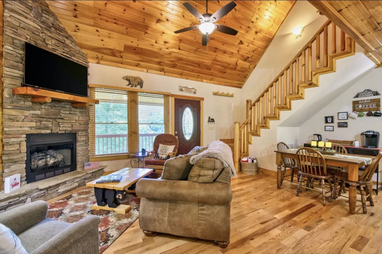 Mountain Views - Hot Tub