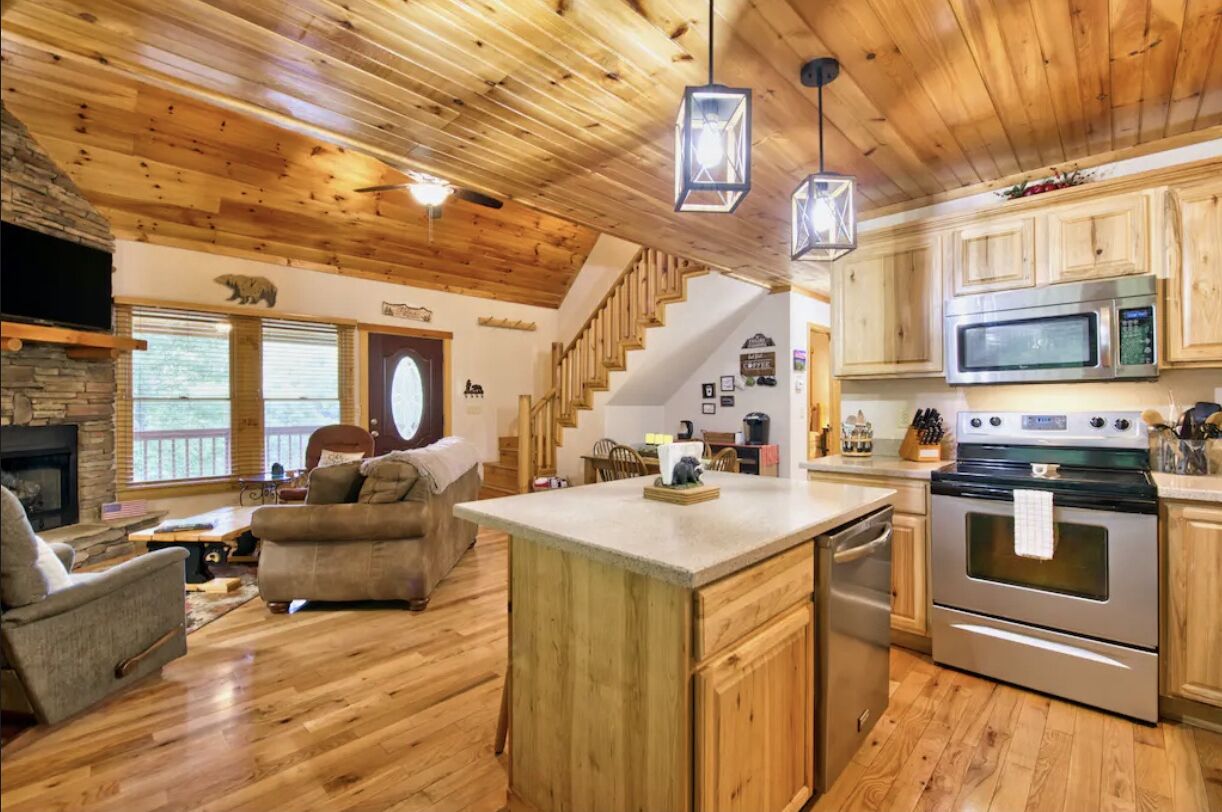 Mountain Views - Hot Tub