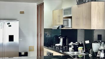 Fridge, microwave, oven, blender