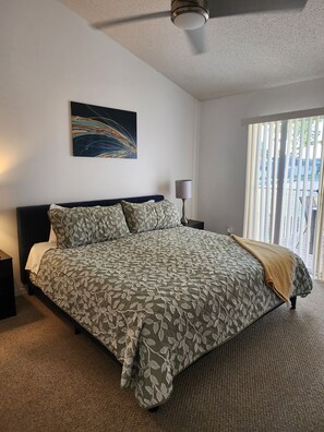 3 bedrooms, iron/ironing board, free WiFi, bed sheets - 3-bedroom haven near all Disney parks, shopping and other attractions.  (Kissimmee)