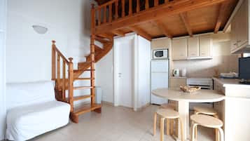Superior Quadruple Room, Non Smoking, Sea View | Individually decorated, individually furnished, desk, laptop workspace