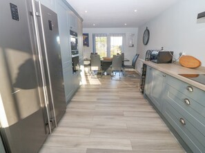 Dishwasher, cookware/dishes/utensils