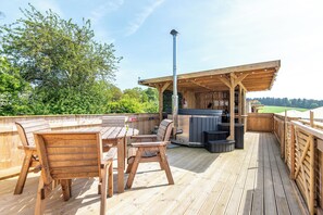 Free cots/infant beds, free WiFi, bed sheets