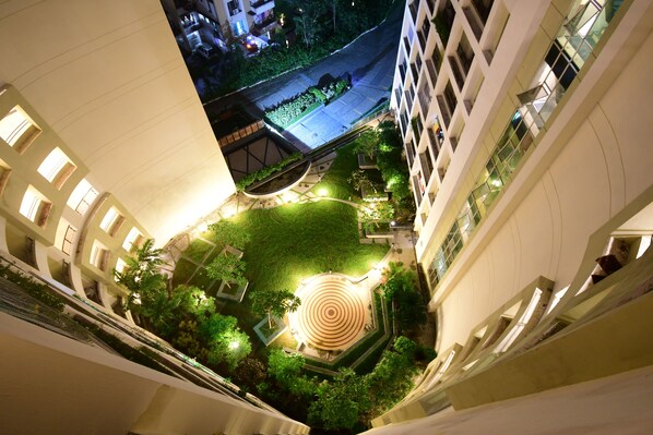 Dobbelt- eller tomannsrom – junior | Hageutsikt