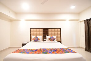 In-room safe, iron/ironing board, rollaway beds, free WiFi - The Xen Suites Kolkata Airport (Barasat)