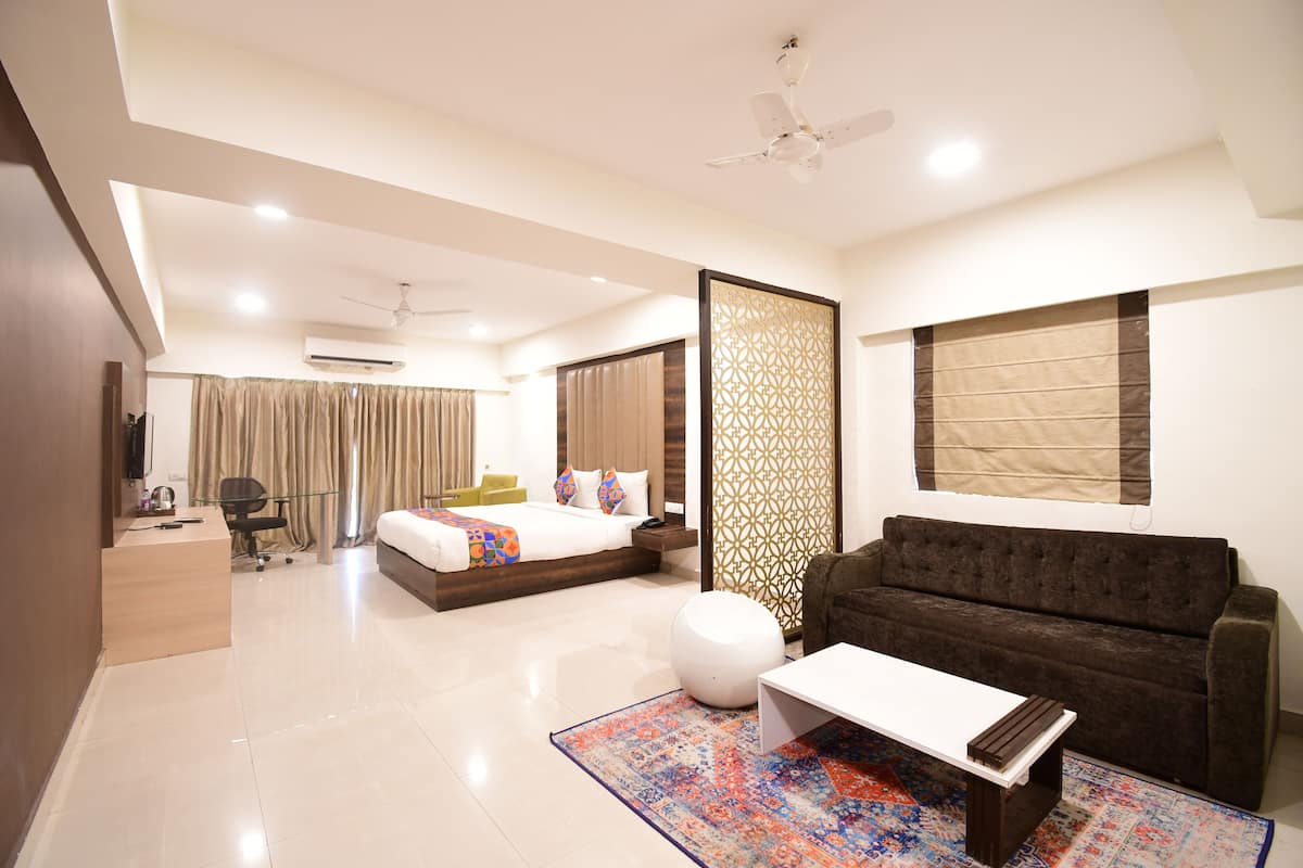 1 bedroom, in-room safe, iron/ironing board, rollaway beds