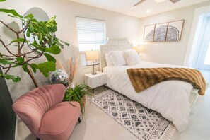 3 bedrooms, in-room safe, desk, iron/ironing board - Luxury Boho Cottage Fully Fenced In Near Beach, Zoo & Shopping (West Palm Beach)
