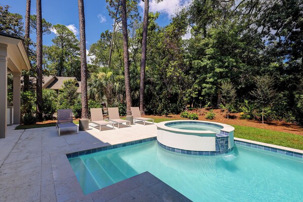 A heated pool - 3 Dinghy - 2nd Row (25 Yards) to the Ocean. NEW, Beautiful Beach Home. (Hilton Head Island)