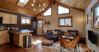 Cozy 2BR -Hot Tub -Close to 14ers & Skiing - Views