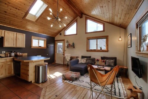 Cozy 2BR -Hot Tub -Close to 14ers & Skiing - Views