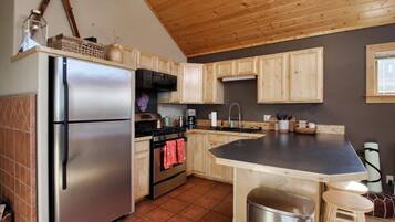 Køleskab, mikrobølgeovn, ovn, kogeplade