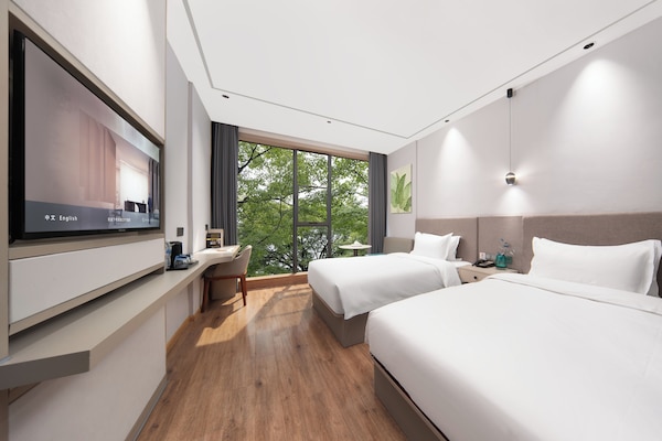 Premium Room, 1 Bedroom, City View | Bathroom | Shower, rainfall showerhead, free toiletries, hair dryer