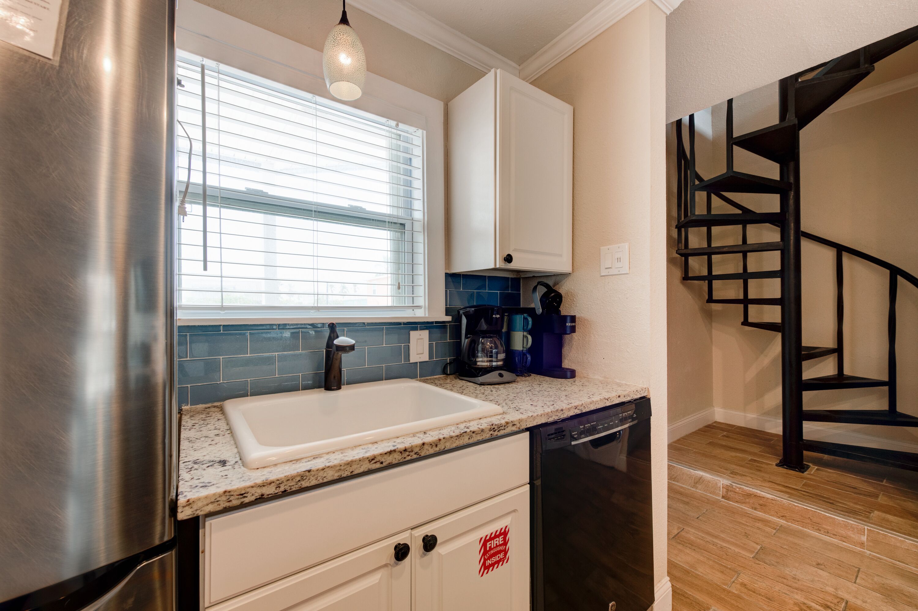 3br condo, sleeps 8, community pool, lighted fishing pier, boat parking!