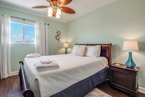 2 bedrooms, iron/ironing board, free WiFi, bed sheets - Relax on 1 of 2 decks & soak in the coastal breeze after a day on the water. (Port Aransas)