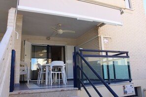 屋外ダイニングエリア