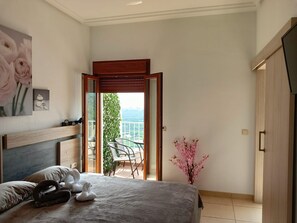 Ferros/tábuas de passar roupa, Wi-Fi de cortesia, roupa de cama