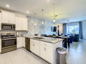 Fridge, microwave, stovetop, dishwasher