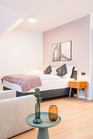 Individually decorated, individually furnished, laptop workspace - Limehome Villach Hauptplatz (Villach)