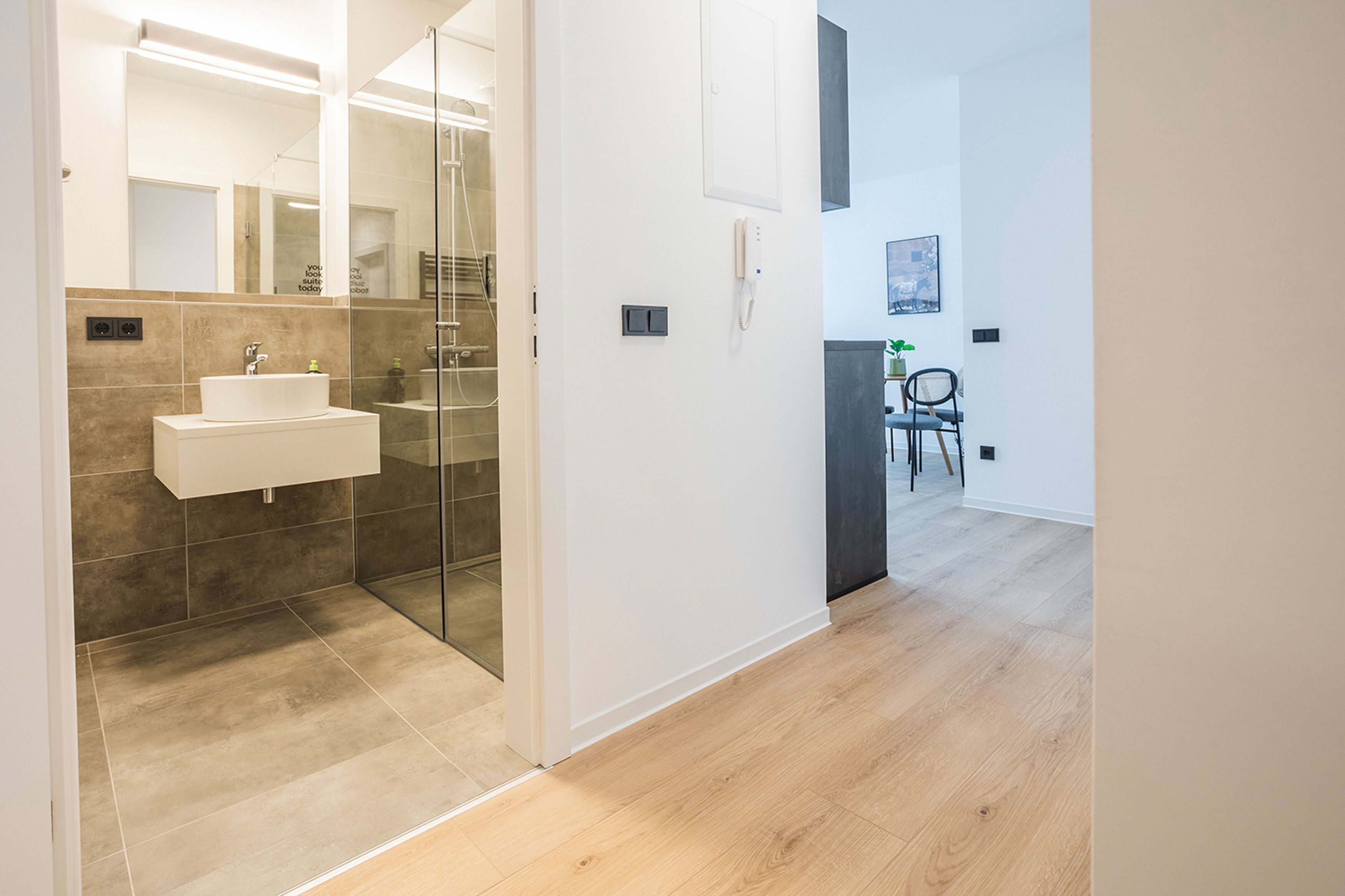 One - Bedroom Suite | Banheiro | Produtos de toalete biodegradáveis, secador de cabelo, toalhas de banho 